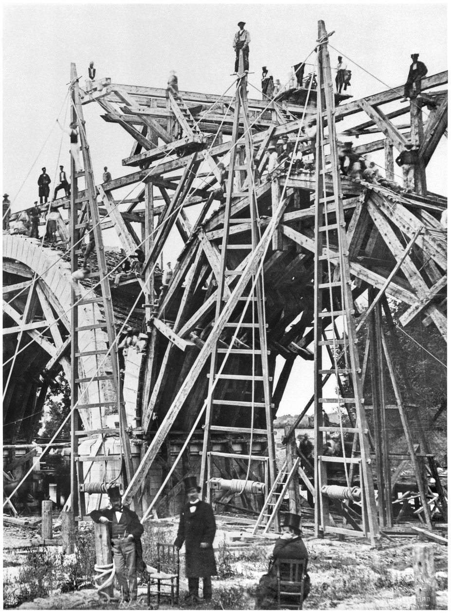 1859年在马德里建造法国桥梁 作者 查尔斯·克利福德
