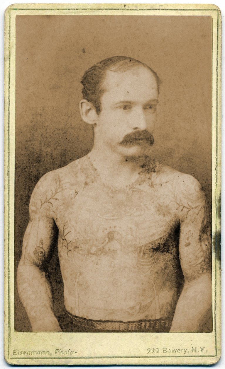 c.1899的一个被刺字的人的内阁卡片 作者 查尔斯·艾森曼