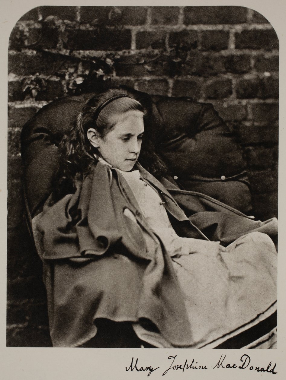 Mary MacDonald，1863年10月10日（sepia照片） 作者 查尔斯·路德维奇·道奇森