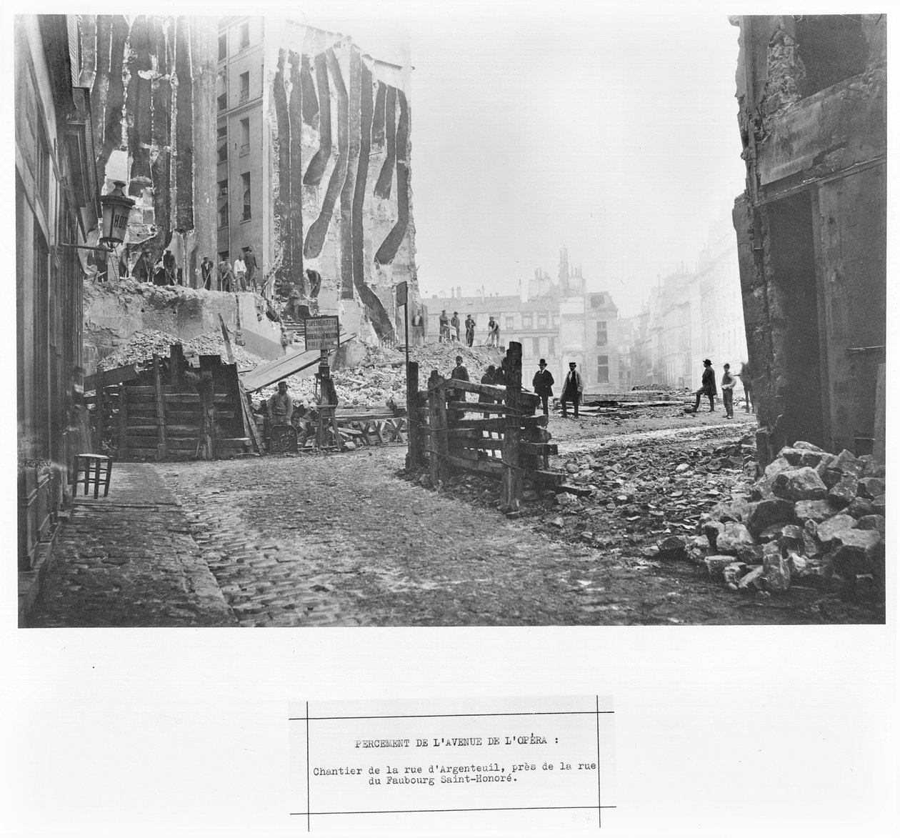 建于1858  -  78年巴黎Fuebourg-Saint-Honore街附近的阿让特伊路（rue d&39;Argenteuil）建筑工地 作者 查尔斯·马维尔