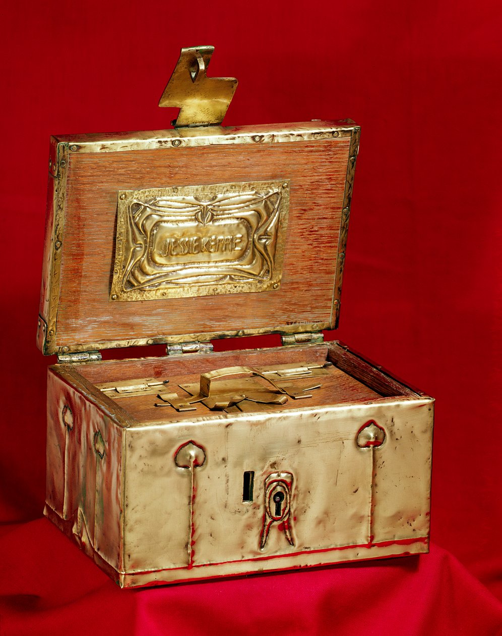 珠宝盒，c.1900（金属） 作者 查尔斯·雷尼·麦金托什