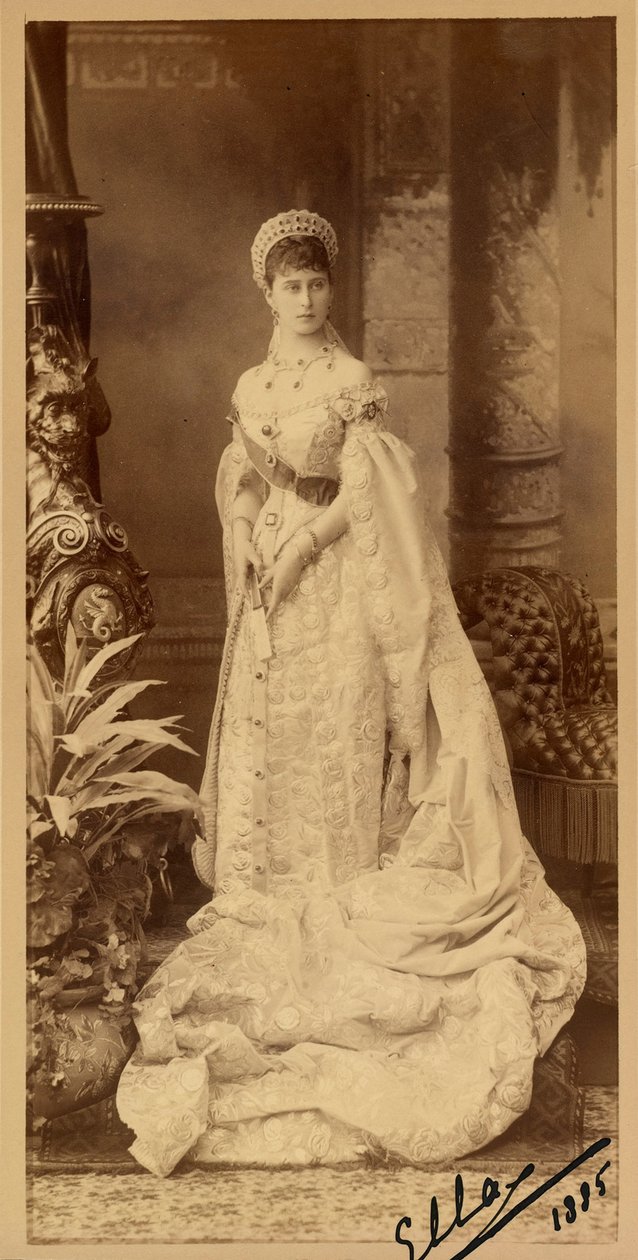 Elisabeth Fiodorovna de Russie (Elisabeth de Hesse Darmstadt) (1864-1918) - 黑森和莱茵河畔的伊丽莎白公主大公夫人伊丽莎白·费奥多罗芙娜 (1864-1918) 的肖像，由查尔斯·贝尔加马斯科 (Karl) (1830-1896) 绘制。 明胶银摄影 作者 查尔斯·贝加马斯科