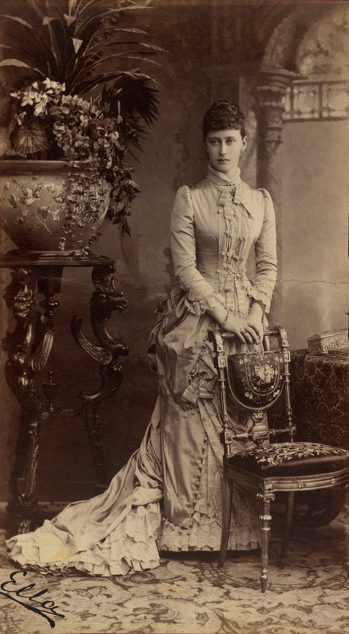 Elisabeth Fiodorovna de Russie (nee Elisabeth de Hesse Darmstadt) - 大公夫人伊丽莎白-费奥多罗夫娜（Elizaveta Fyodorovna）（1864-1918 年）的肖像，黑森和莱茵河畔的伊丽莎白公主，作者 Bergamasco, Charles (Karl) (1830-1896)。胶片照片，约 1884 年。俄罗斯国家电影 作者 查尔斯·贝加马斯科