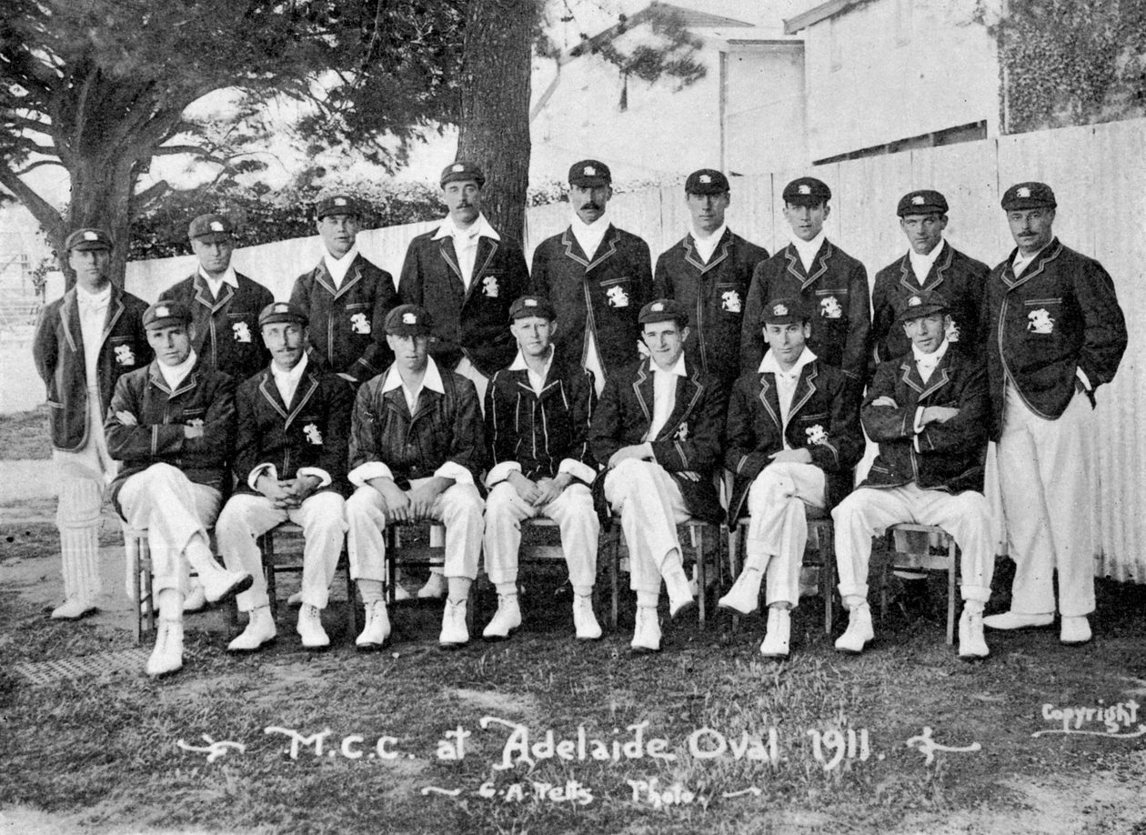 1911-1912年在澳大利亚巡回赛的英国板球队。 作者 查尔斯·阿尔弗雷德·佩茨
