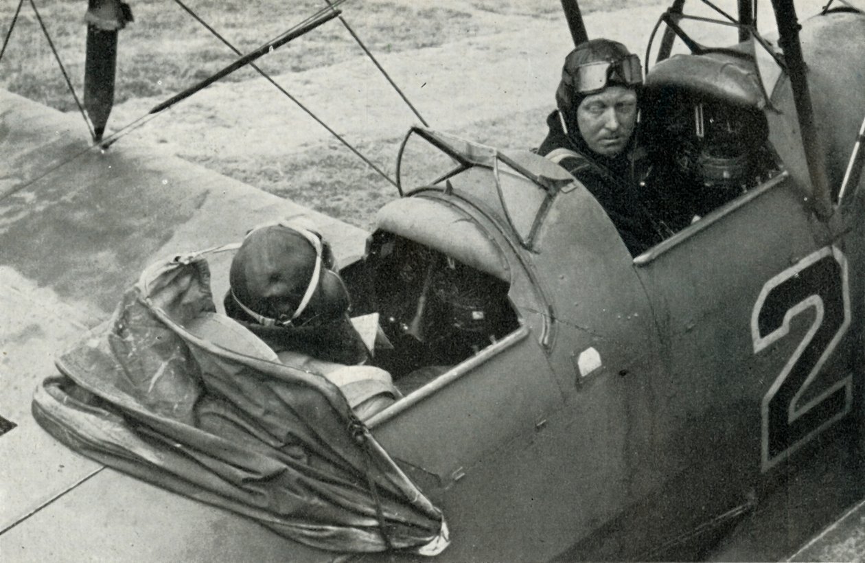 英国皇家空军飞行员学习如何在1941年第二次世界大战期间飞行。 作者 查尔斯·布朗