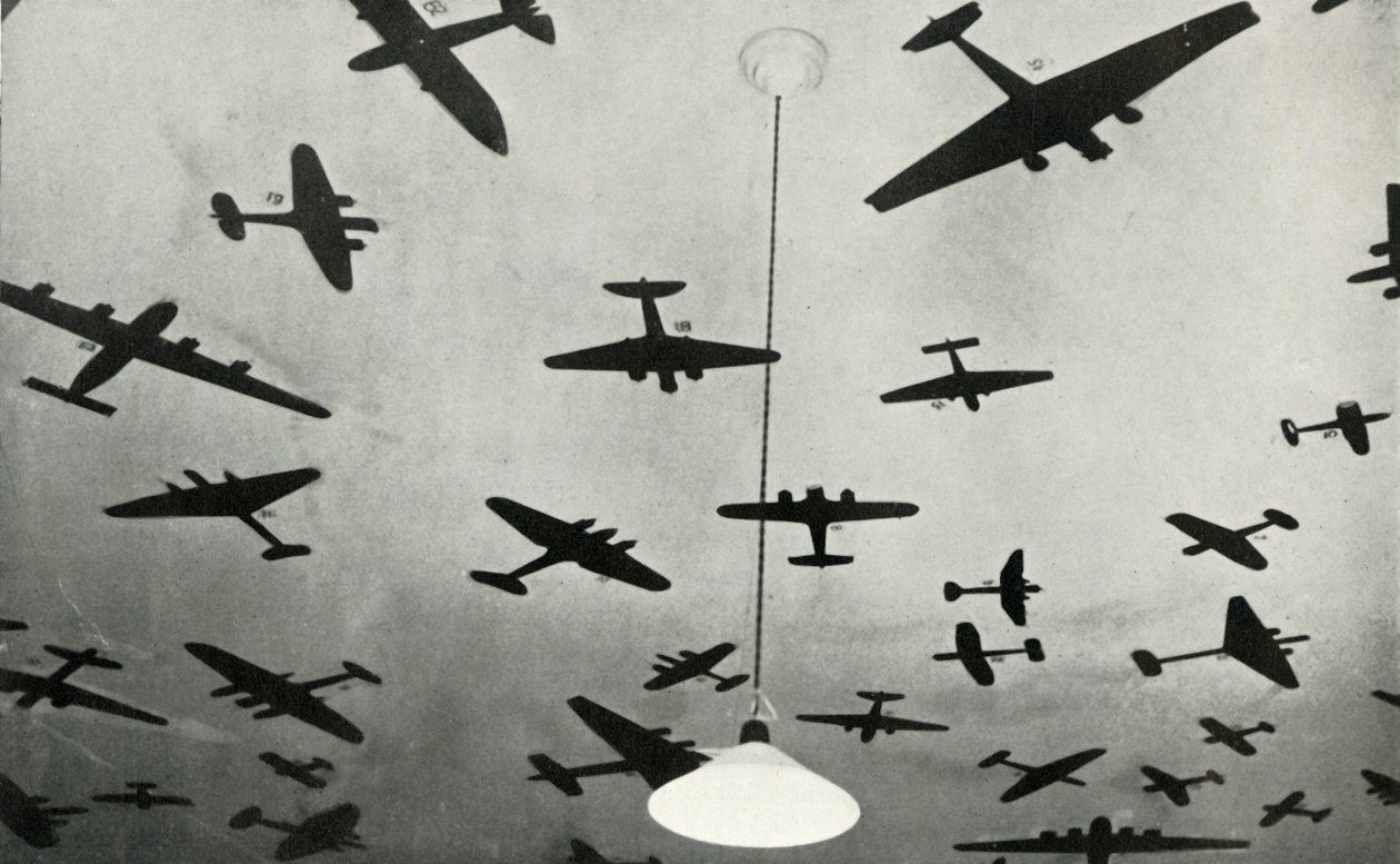 1941年第二次世界大战期间英国皇家空军训练学校的军用飞机轮廓。 作者 查尔斯·布朗