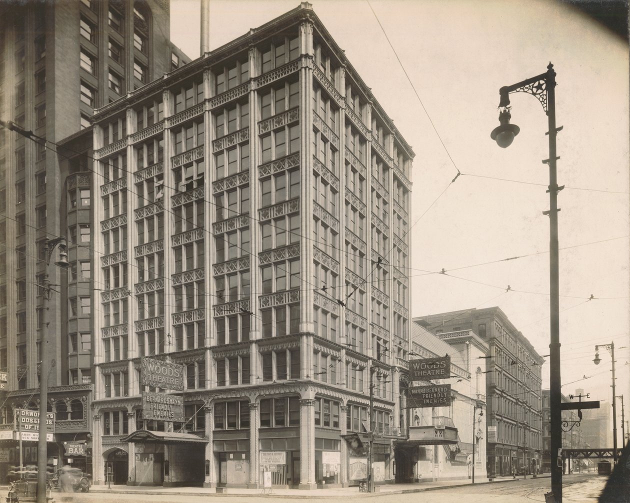 观看伍兹剧院在54 W. Randolph St.，芝加哥，c.1900 作者 查尔斯·E·巴克