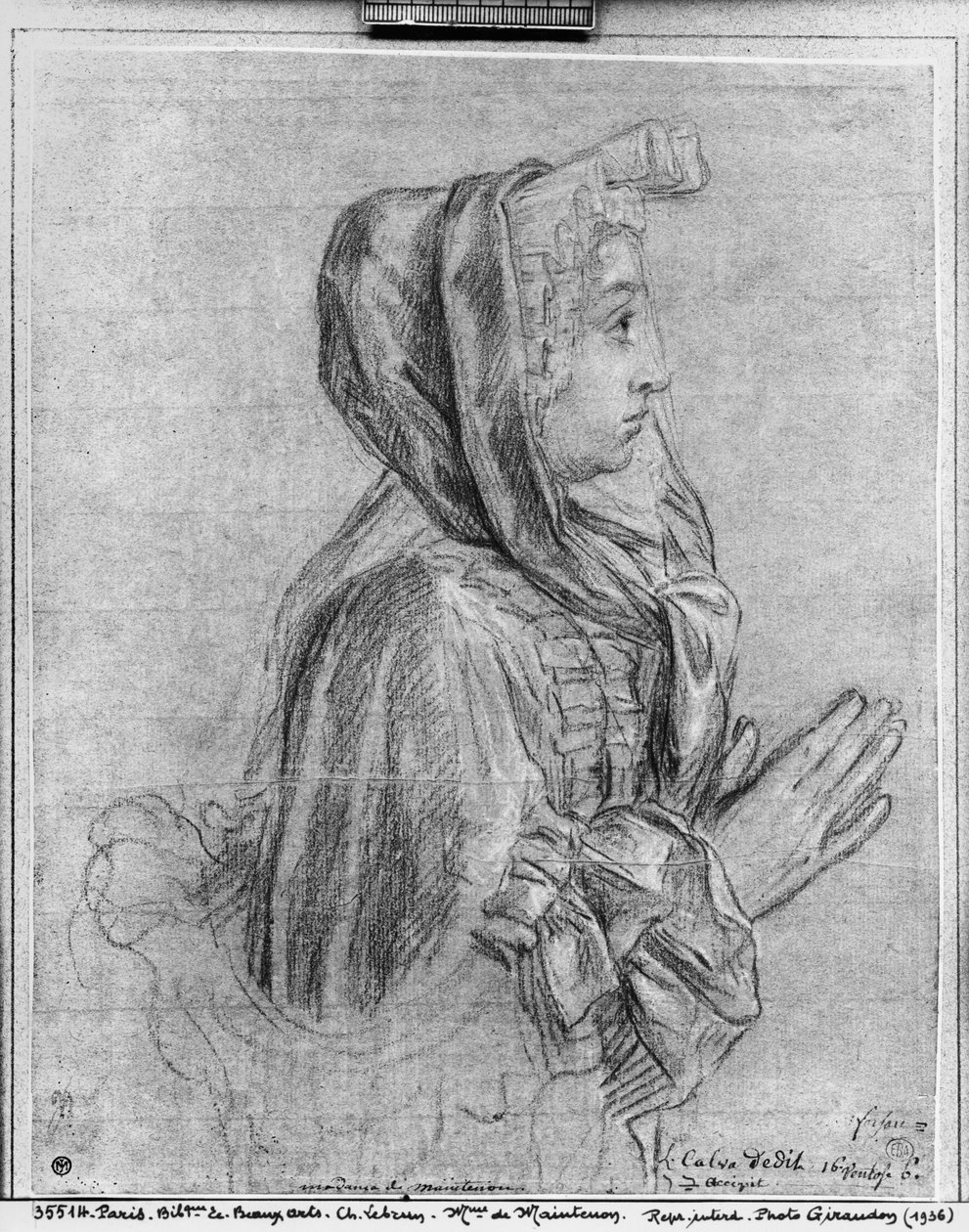 一个女人的半身轮廓，双手紧握，称为Madame de Maintenon（皮埃尔和棕色纸上的粉笔） 作者 查尔斯·勒布朗