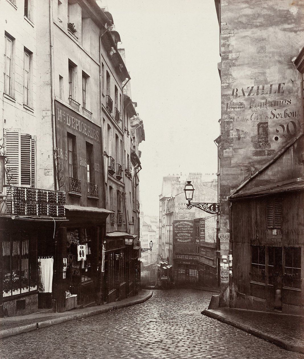 靠近Rue LaPlace交叉口的Rue de la Montagne-Sainte-Geneviève..., 186569。 作者 查尔斯·马维尔