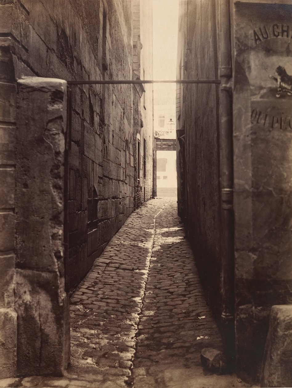 从Huchette街看Rue du Chat-qui-Pêche，约1868年。 作者 查尔斯·马维尔
