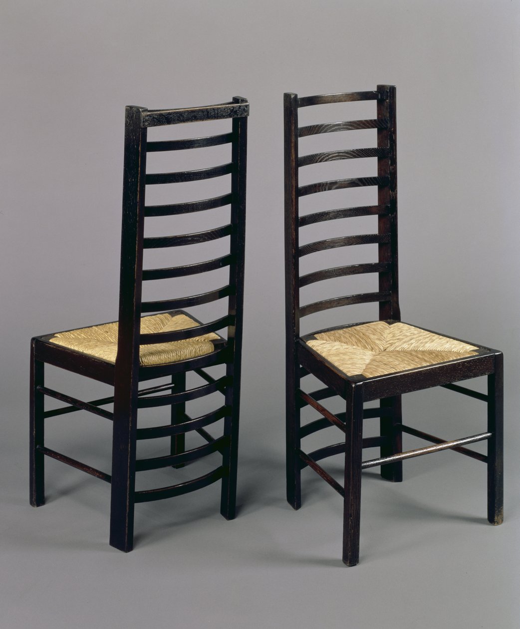 Ladderback椅子，c.1903（染色橡木） 作者 查尔斯·雷尼·麦金托什
