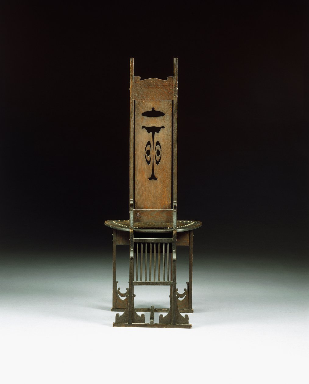 1899年，镂空设计的餐椅（橡木雕花） 作者 查尔斯·罗夫斯