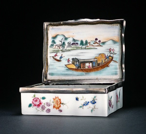 干隆时期（1736-95）c.1760（瓷器）的莫卧儿鼻烟盒（另见314538） 作者 中文学校