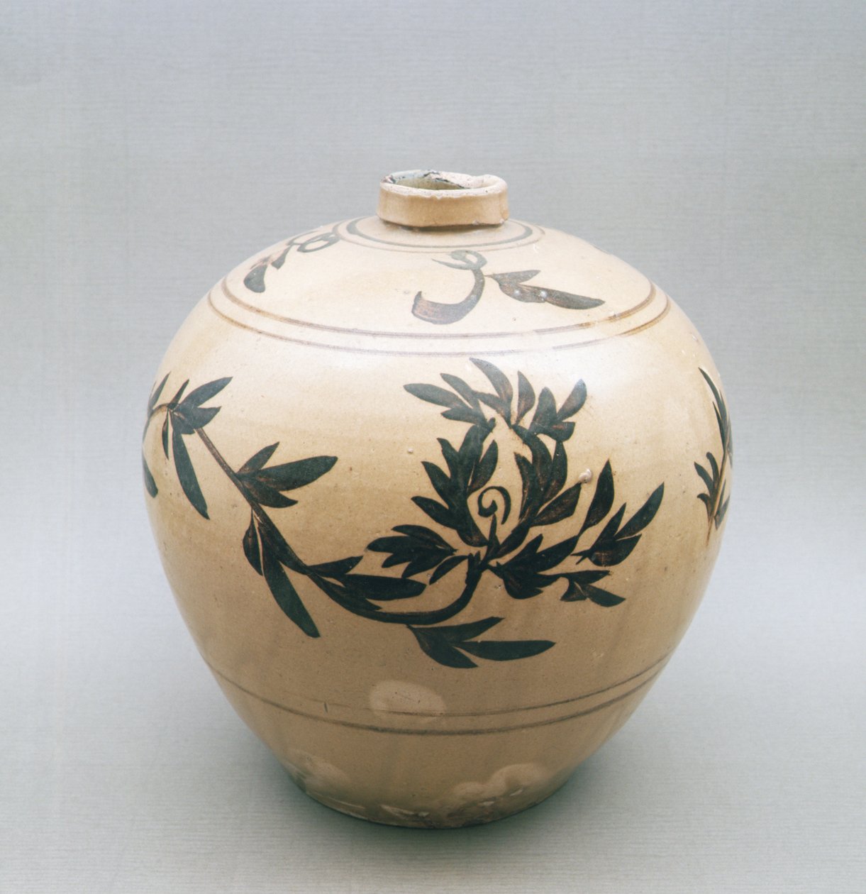 浅黄色琉璃瓶，宋代，960-1279（粗陶器） 作者 中文学校