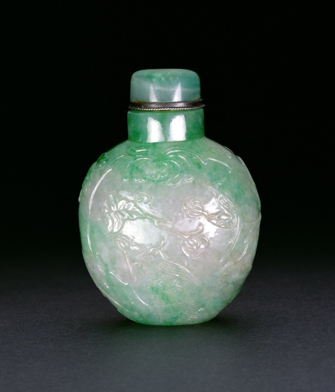 用野鸡和蝴蝶装饰的烧瓶，c.1780-1850（玉） 作者 中文学校