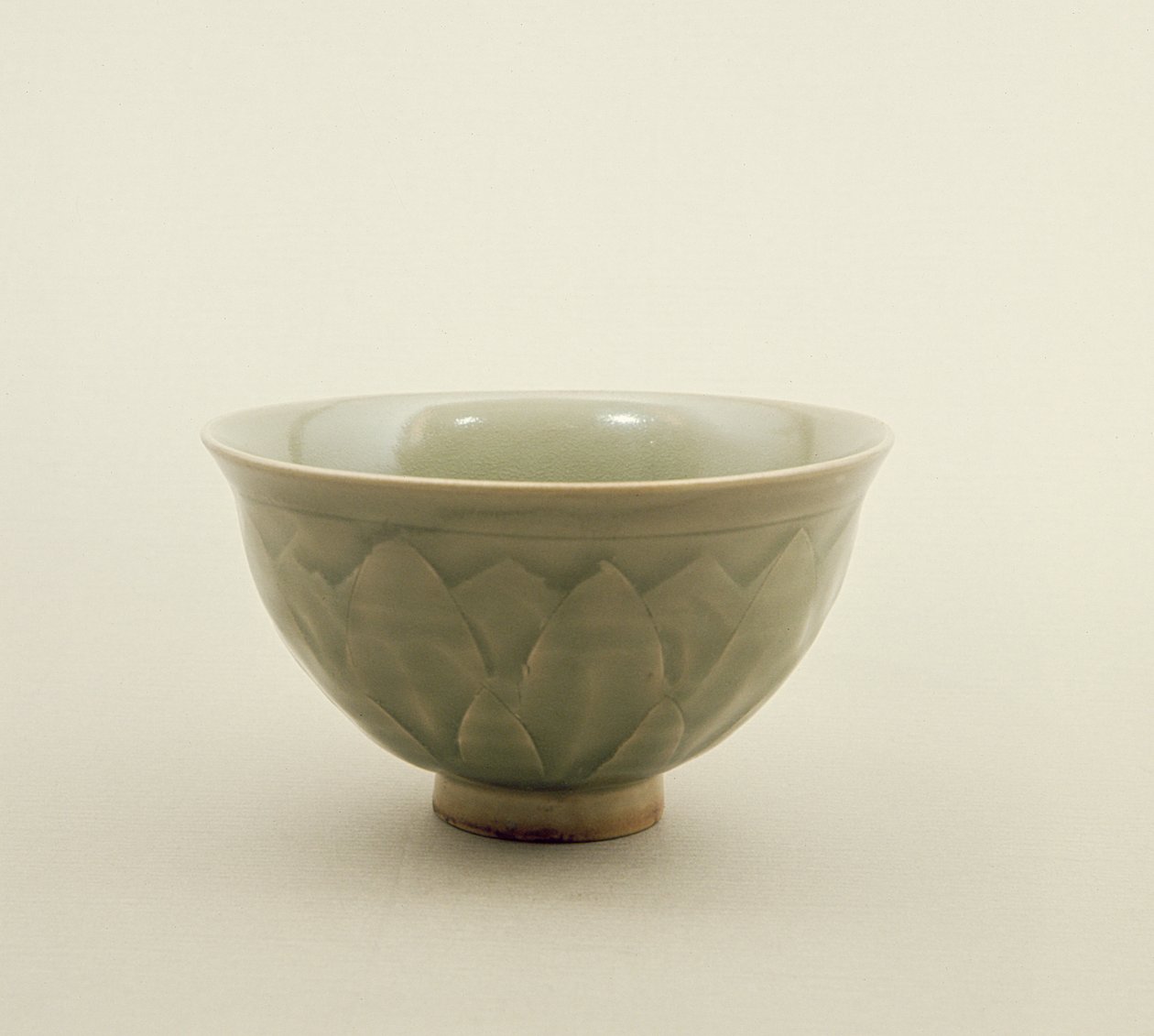 北方青瓷碗，装饰有莲花瓣设计，宋朝（960-1280）（青瓷器皿） 作者 中文学校