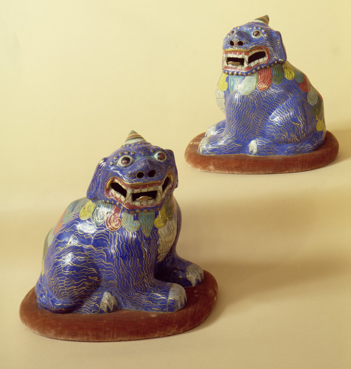 一对中国景泰蓝狗，18世纪（景泰蓝珐琅） 作者 中文学校