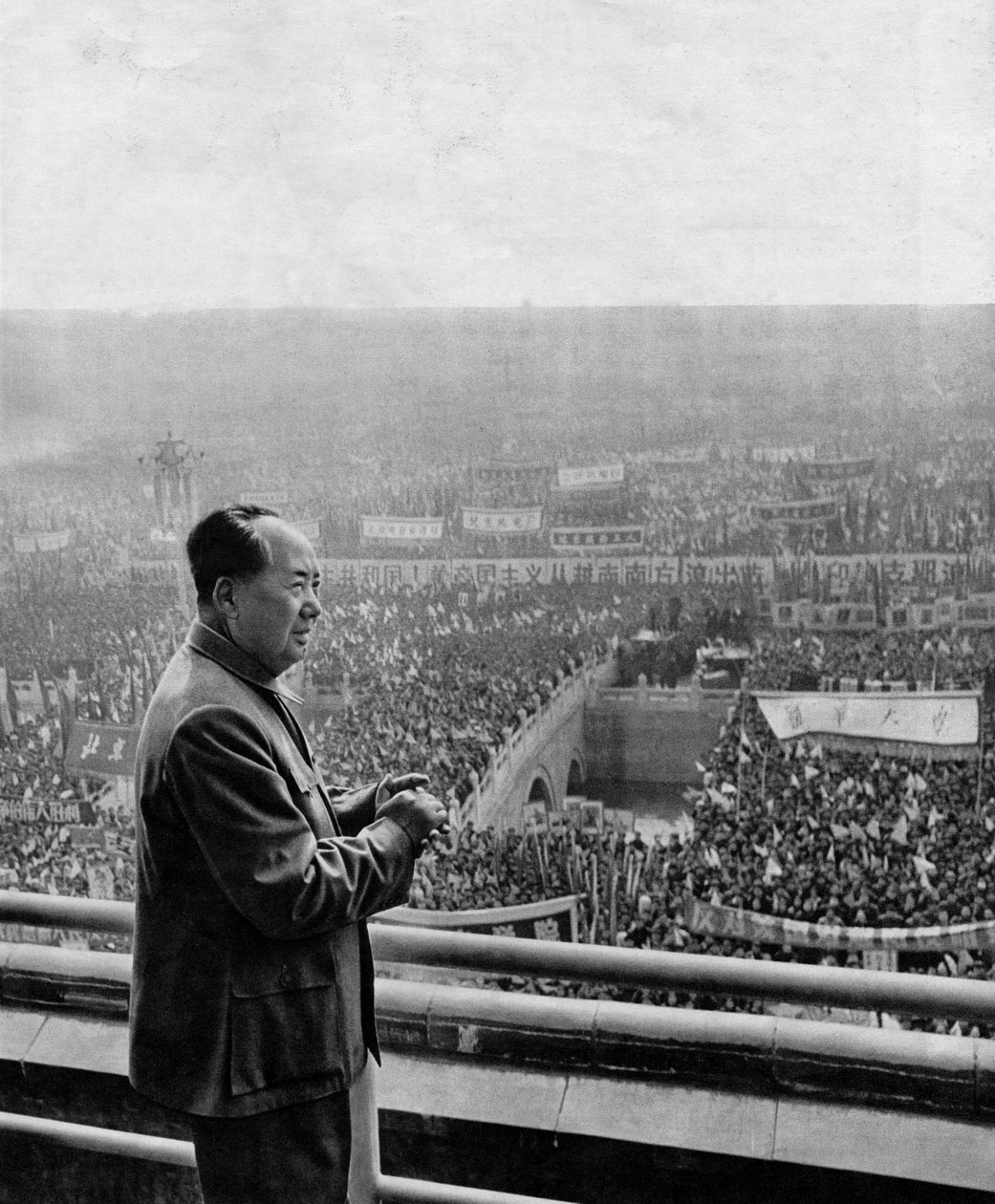 中国国家元首毛泽东（1893-1976 年）在纪念中国共产党成立大会上的肖像。中国，1960 年左右。 作者 中国摄影师