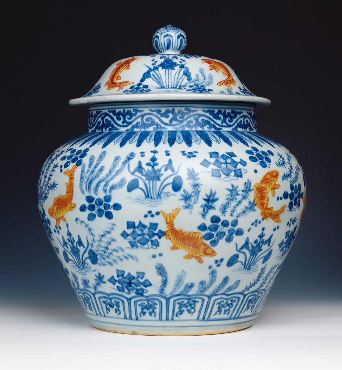 珐琅蓝白相间的“鱼”罐和盖子，1522-1566年 作者 中文学校