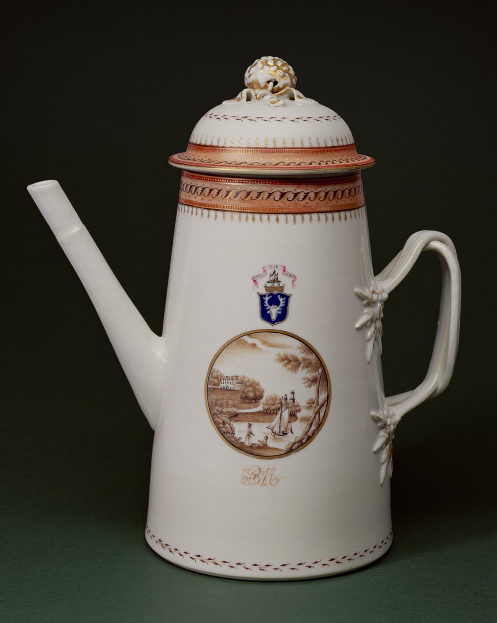 装饰咖啡壶，拥有Machenzie的手臂，1790年（瓷器） 作者 中文学校