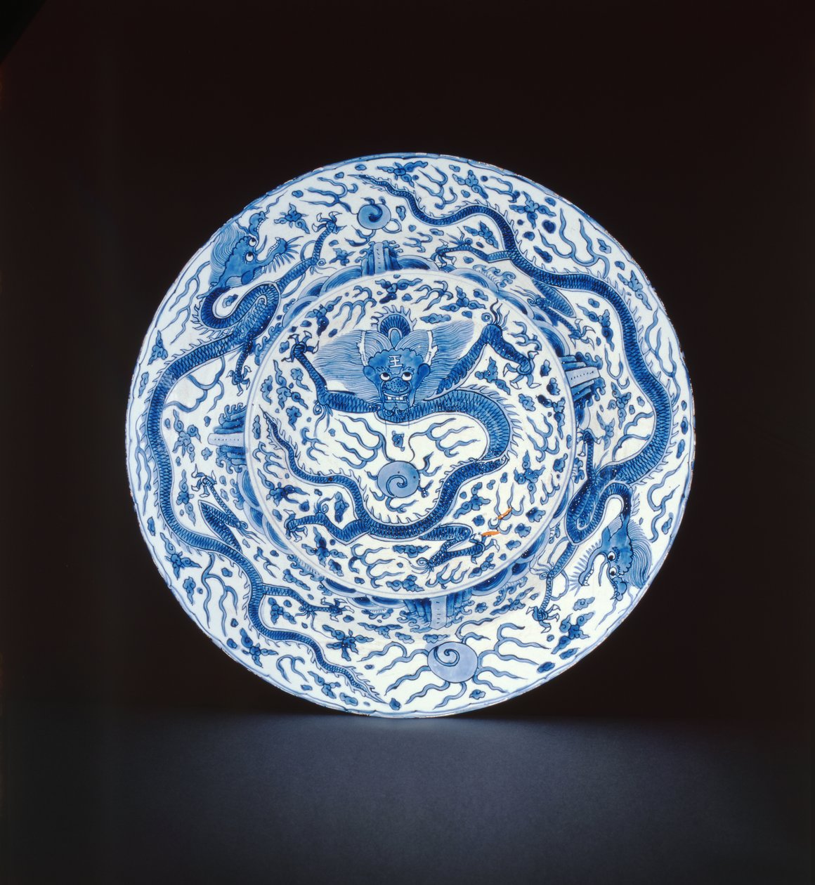 涂有龙，万里或崇正的蓝白菜，1600-35（瓷器） 作者 中文学校