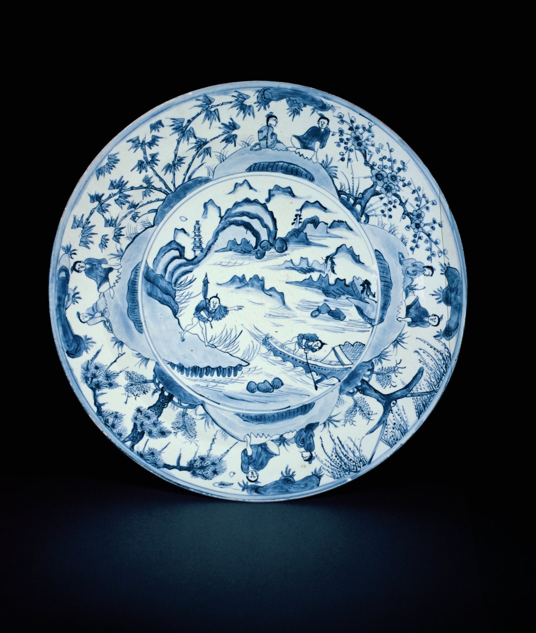 蓝色和白色菜画在河景，天气或崇政，1620-30（瓷器）的渔民 作者 中文学校