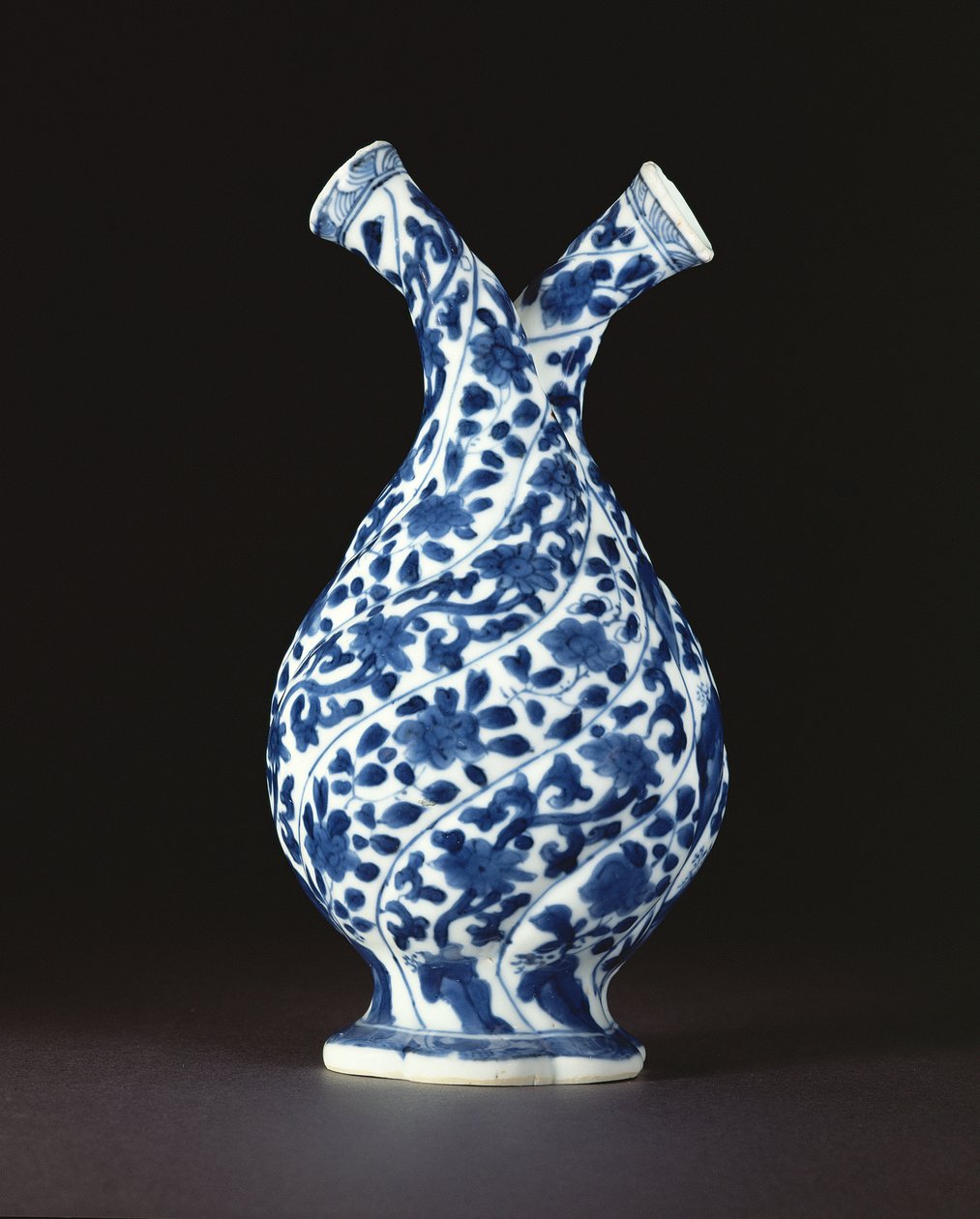 康熙时期（1662-1722）欧洲玻璃形状的蓝白双瓶（瓷器） 作者 中文学校