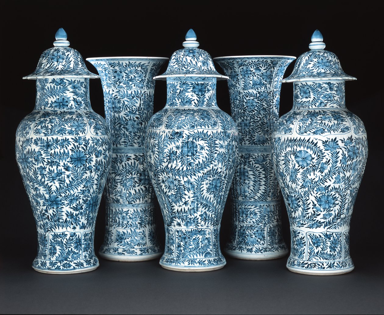 康熙时期的蓝白相间（1662-1722）（瓷器） 作者 中文学校