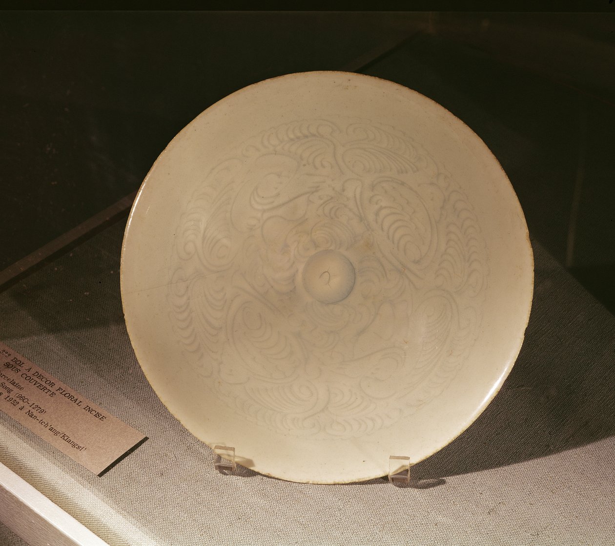 瓷器装饰的碗，来自江西南昌，宋代，12-13世纪（瓷器） 作者 中文学校