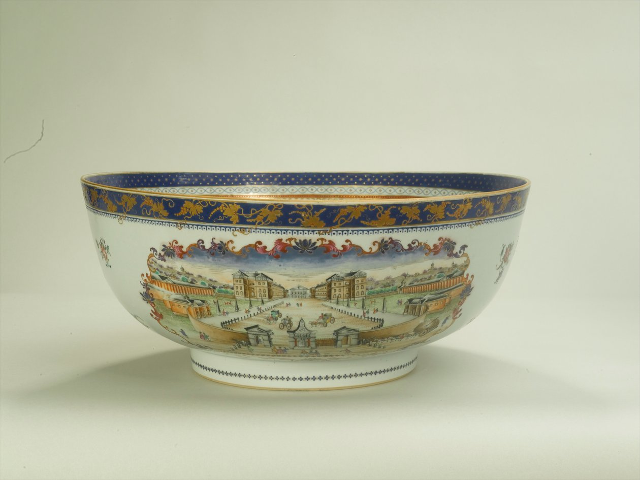 在1750年代，干隆时期（1736-95）c.1790（陶瓷）描绘了弃儿医院的带有椭圆形叶片的Famille玫瑰花碗（另见294699） 作者 中文学校
