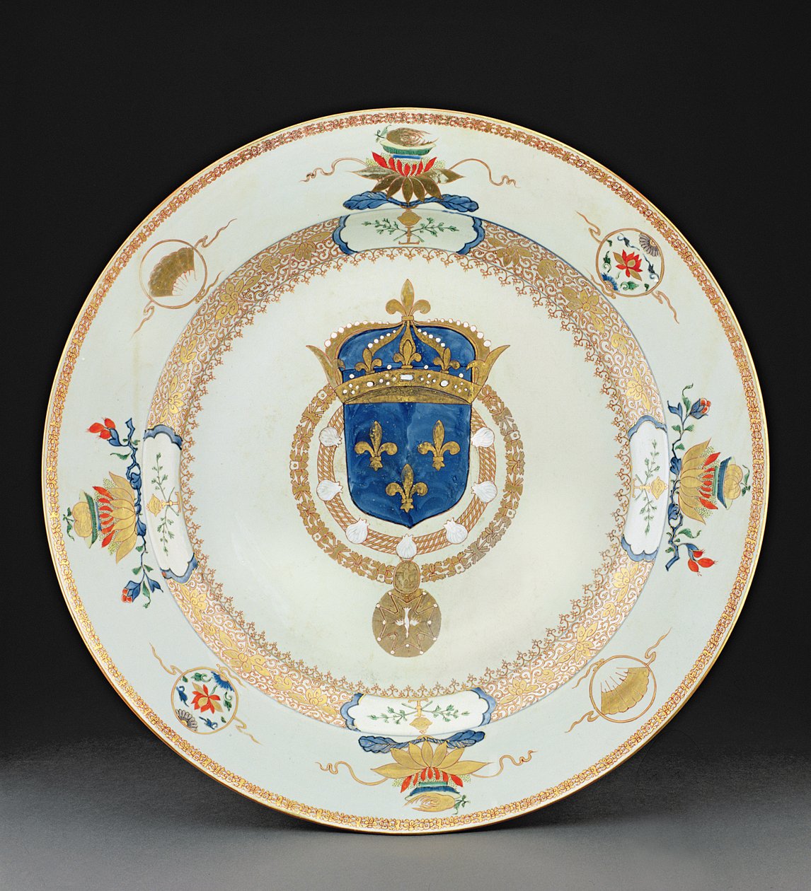 大型装甲充电器，法国国王的手臂，1730（瓷器） 作者 中文学校
