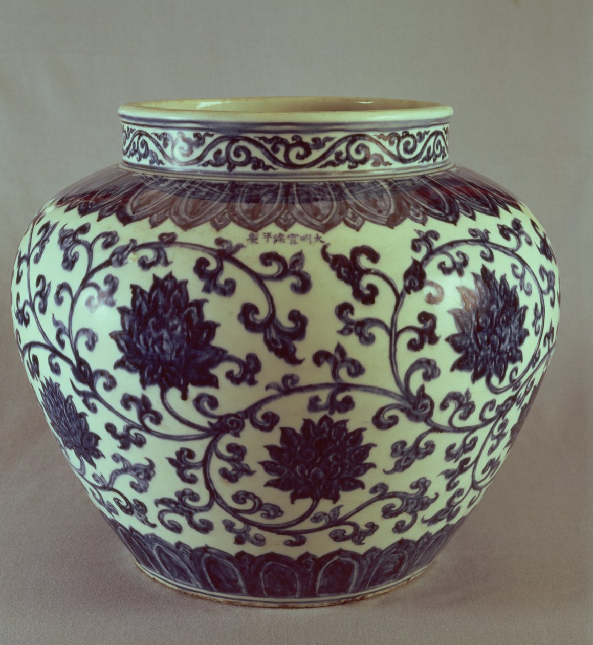 大型蓝色和白色明式花瓶与Hsuan Te标志，1426-35 作者 中文学校