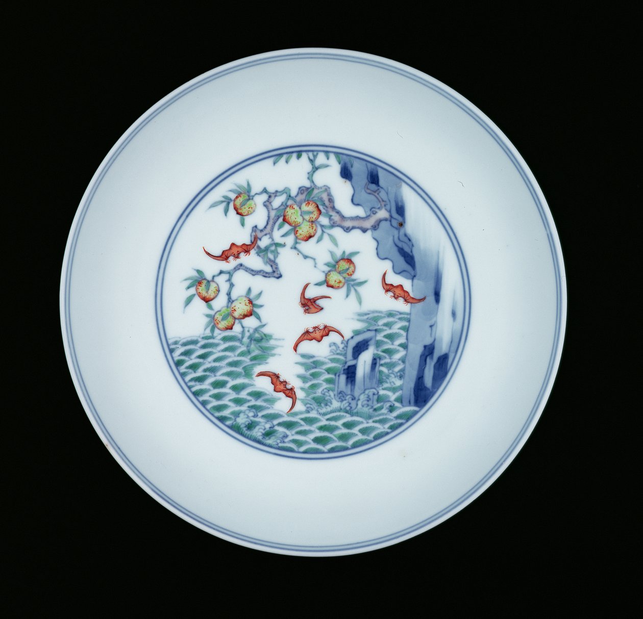 涂有釉下蓝色和ducai珐琅的瓷盘，1723-1735（瓷器） 作者 中文学校