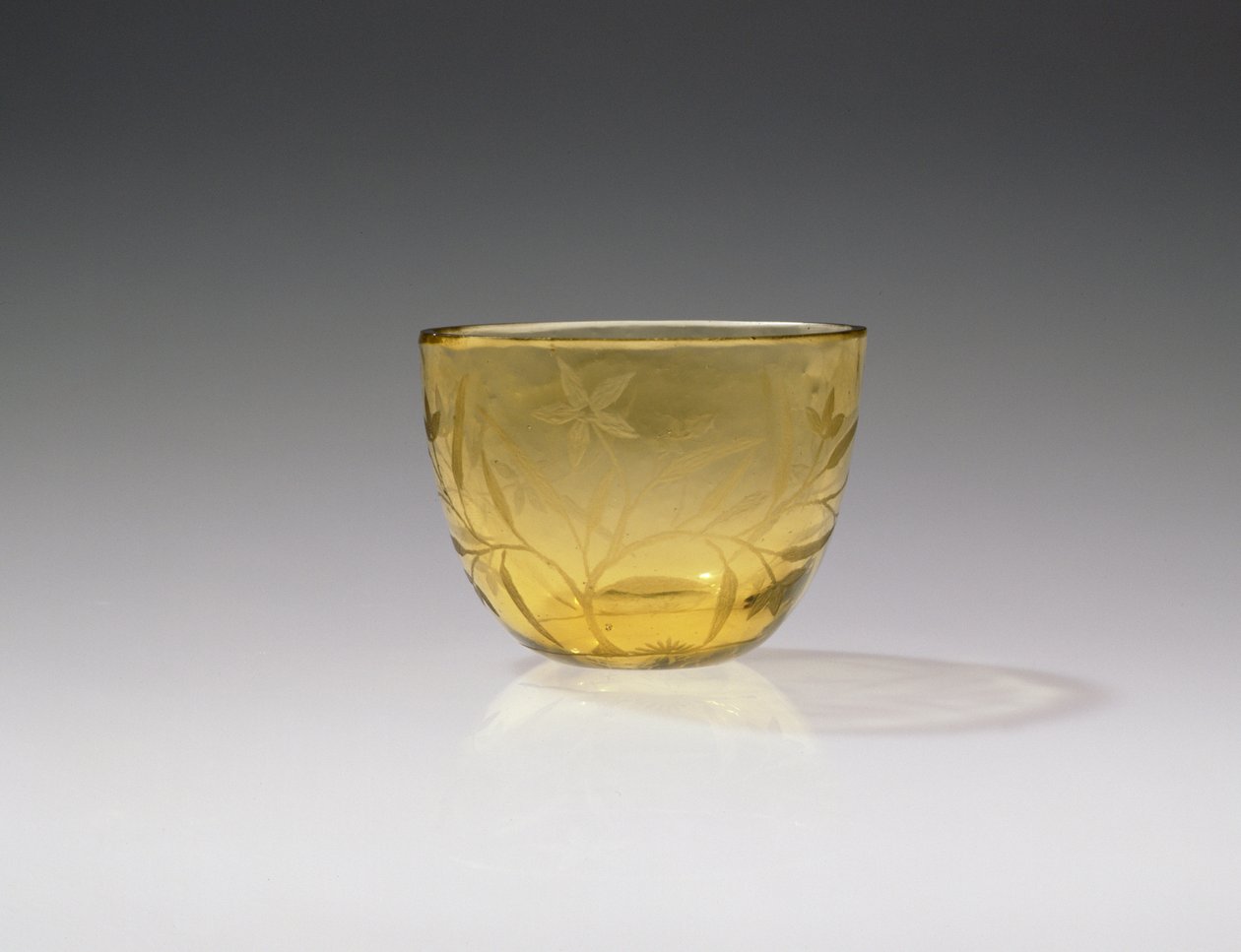 雍正时期酒杯，1723-35（黄色玻璃） 作者 中文学校