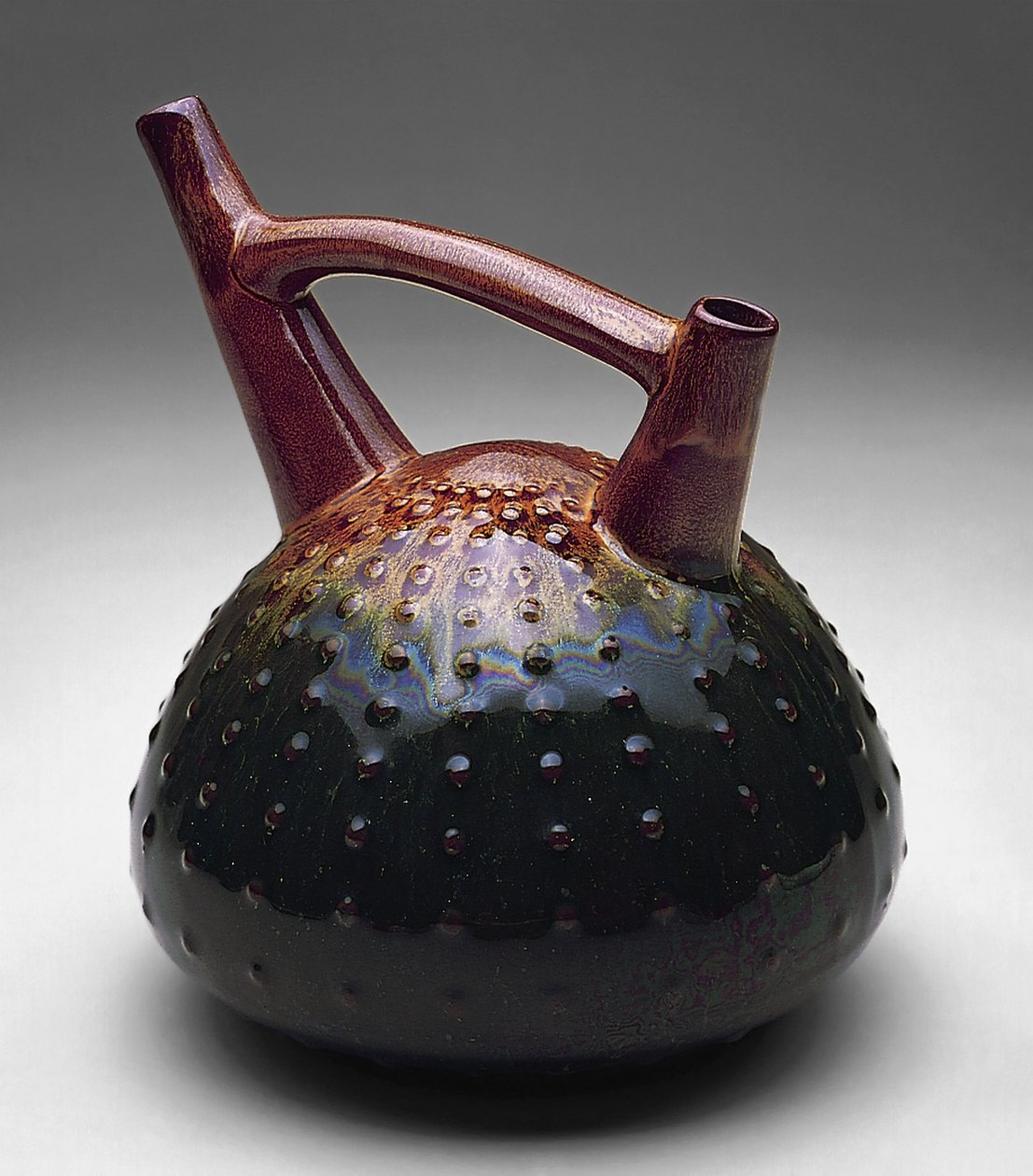 Sea Urchin双喷射容器，c.1879-1882（陶瓷） 作者 克里斯托弗·德莱赛