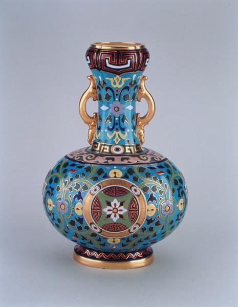 仿景泰蓝装饰的假花瓶，Minton & Co，约1870年（瓷器） 作者 克里斯托弗·德莱赛