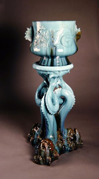 完整的Dauphin（陶瓷）。 作者 克莱门特·马西耶（Clement Massier）