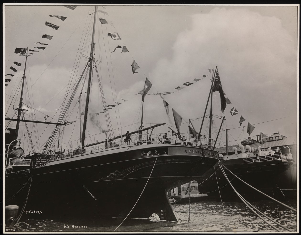 S.S. "Umbria" at dock, c.1897 (b/w photo) 作者 拜伦公司