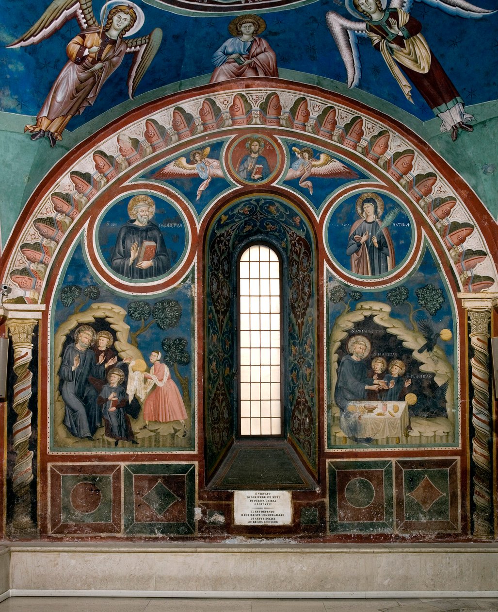 Different episodes of the life of Saint Benedict of Nursie: on the left a woman stretches a piece of poison bread to Saint Benoit, on the right a raven takes the bread and saves Saint Benoit. Fresco by Master Consolo (13th century) Lower Church Monastery o 作者 康索洛