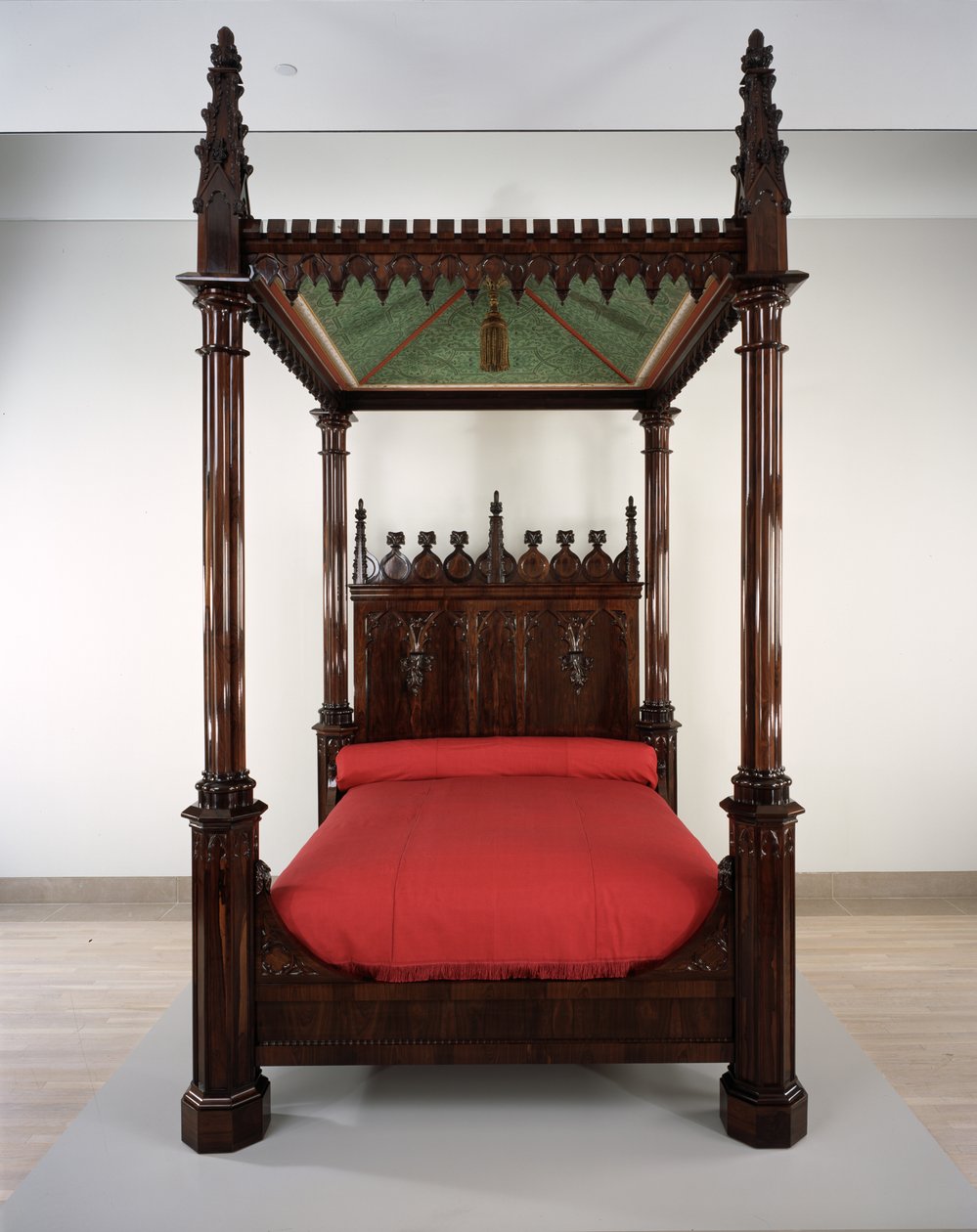 床，约1844年（巴西花梨木，郁金香杨树和黄松树） 作者 克劳福德·里德尔（Crawford Riddell）