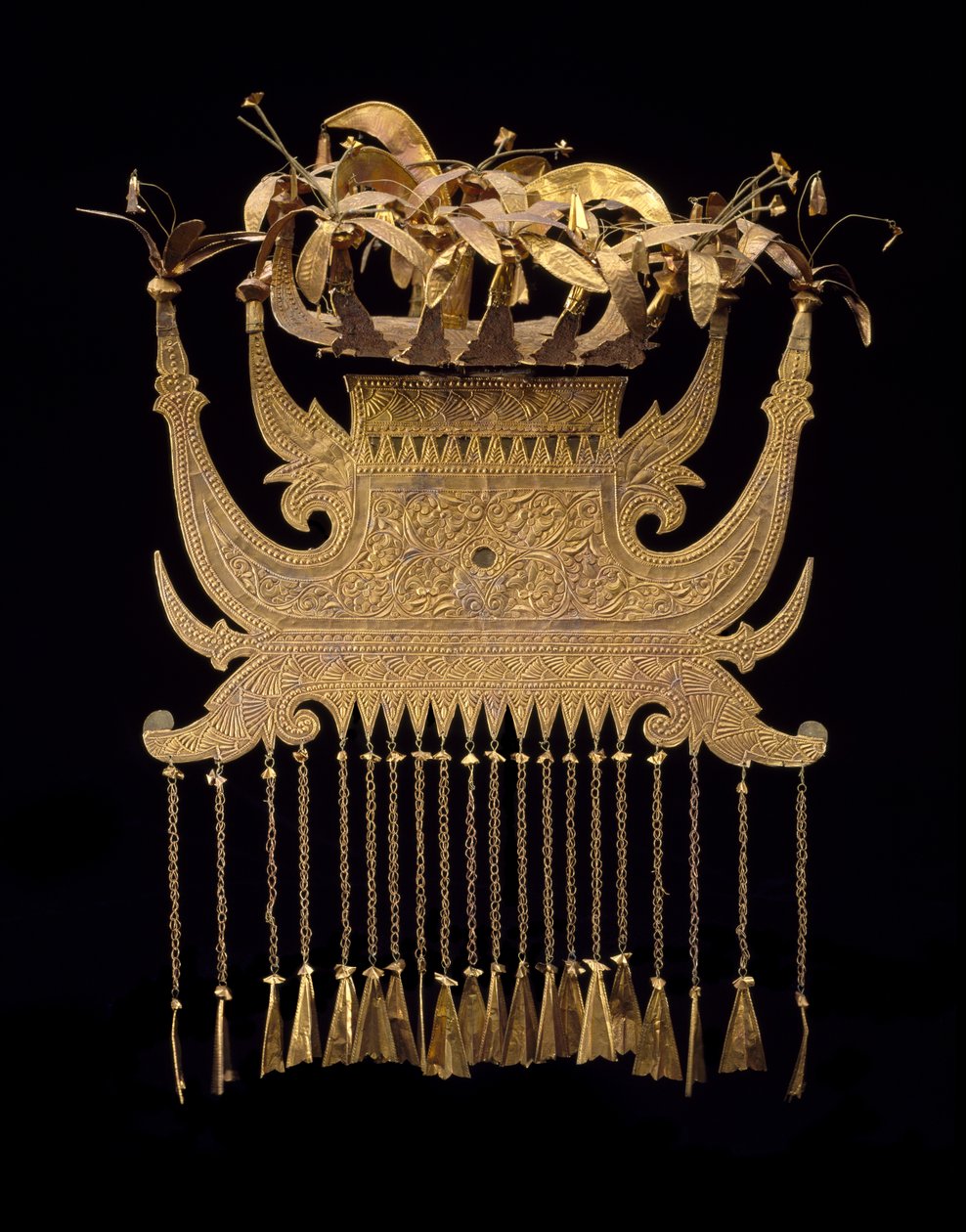 头饰，19世纪末-20世纪初（金箔和金箔） 作者 文化Minangkabau