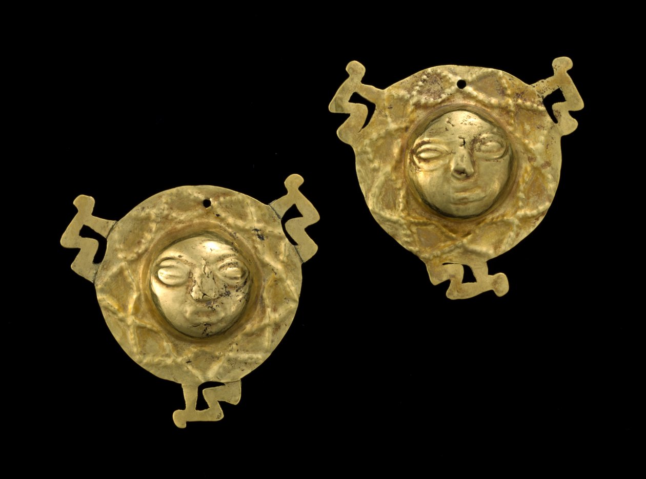一对耳饰，公元600-1600年（金） 作者 文化纳里尼奥