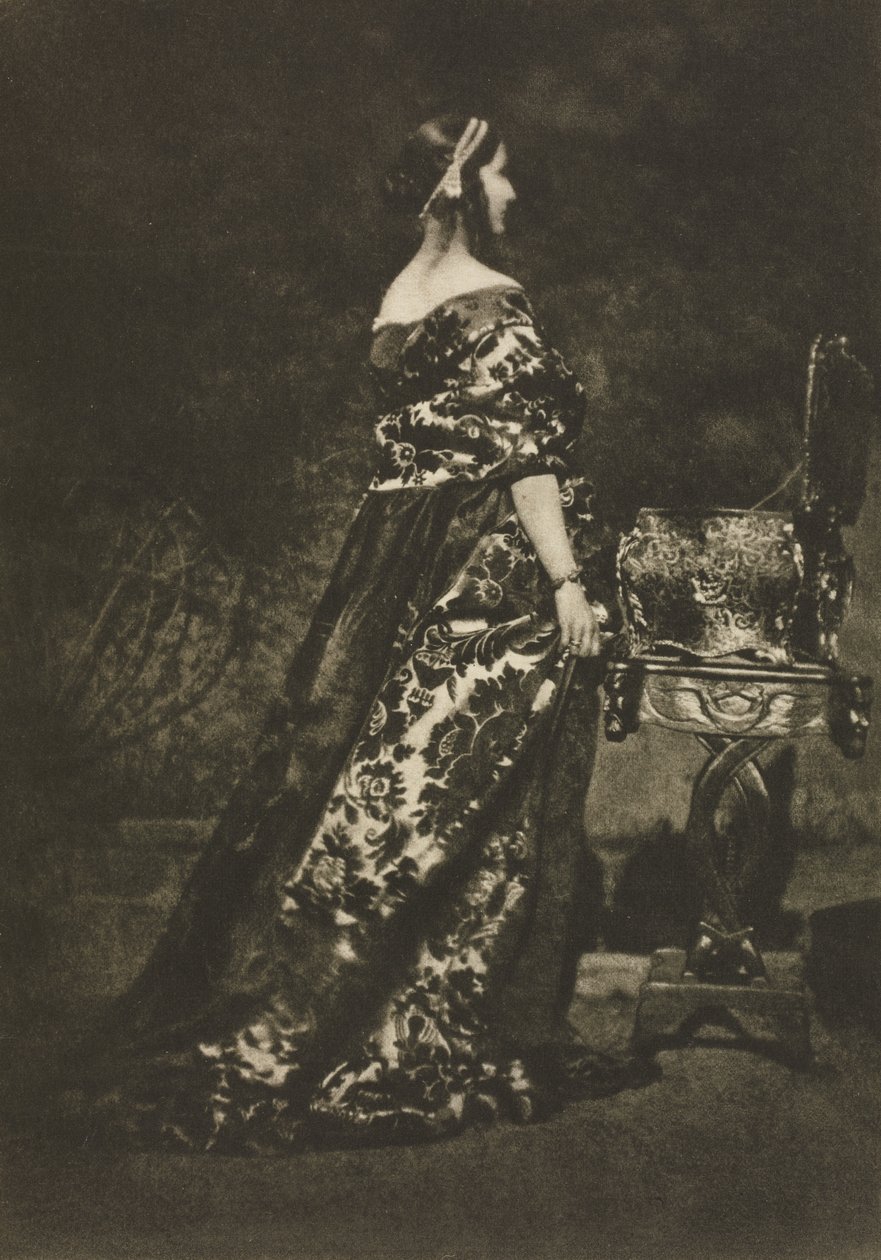 摄影作品：人像-礼服与棺材，1909年。 作者 大卫·奥克塔维斯·希尔