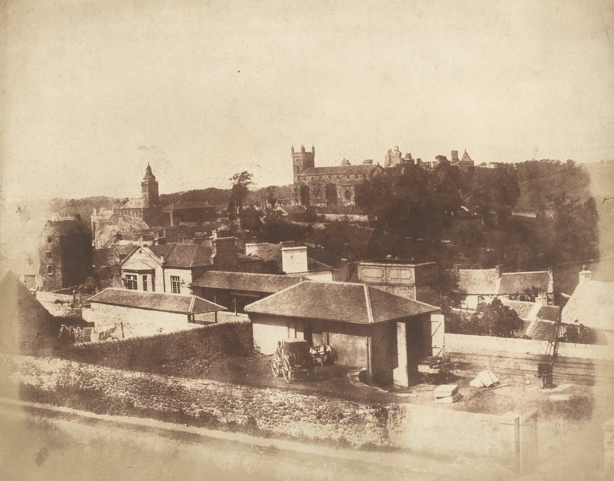 林利斯戈，从火车站看市政厅、圣迈克尔教堂和王宫，1843-1847 年（照片） 作者 大卫·奥克塔维斯·希尔