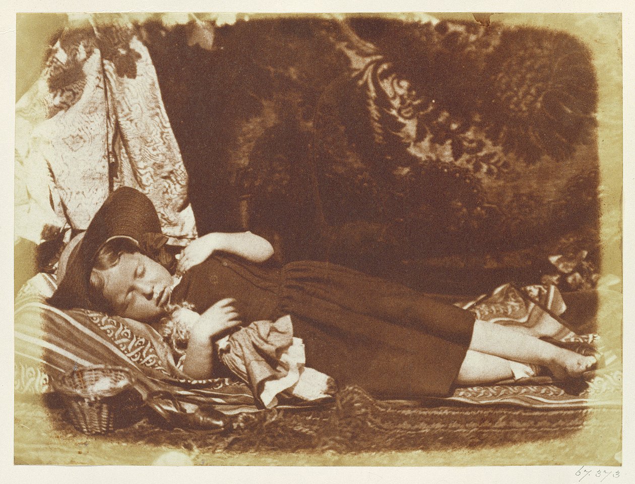 Bedfellows，c.1843-47（来自calotype negative的盐渍纸） 作者 大卫·奥克塔维斯·希尔