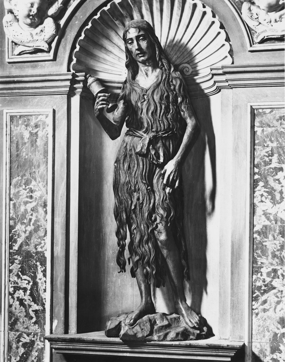 The Penitent Mary Magdalene，1464-68（木头） 作者 Desiderio da Settignano