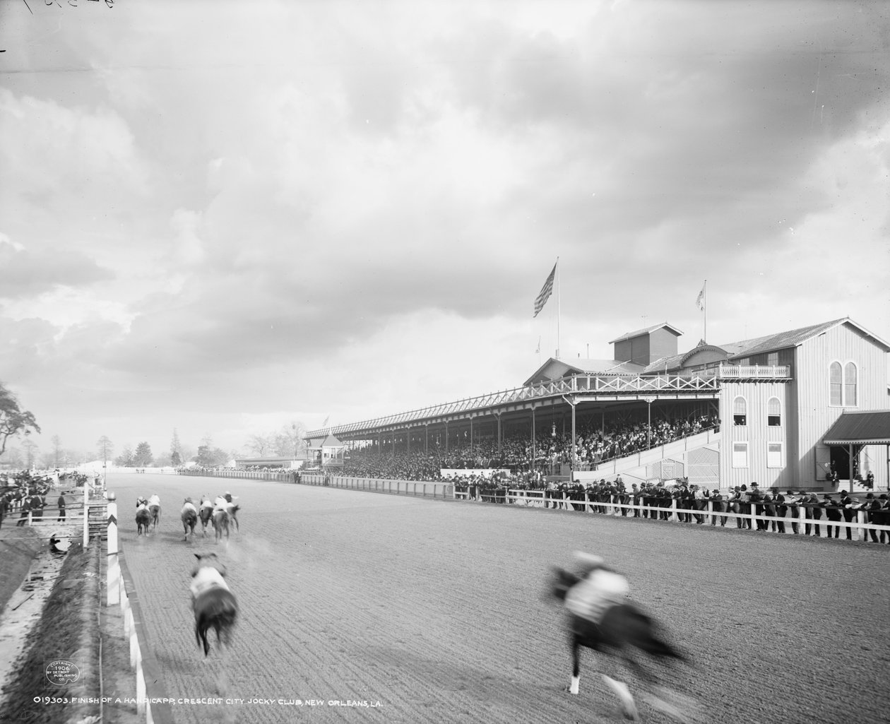 完成一个残疾人，新月城赛马会，新奥尔良，路易斯安那州，c.1906 作者 底特律出版公司