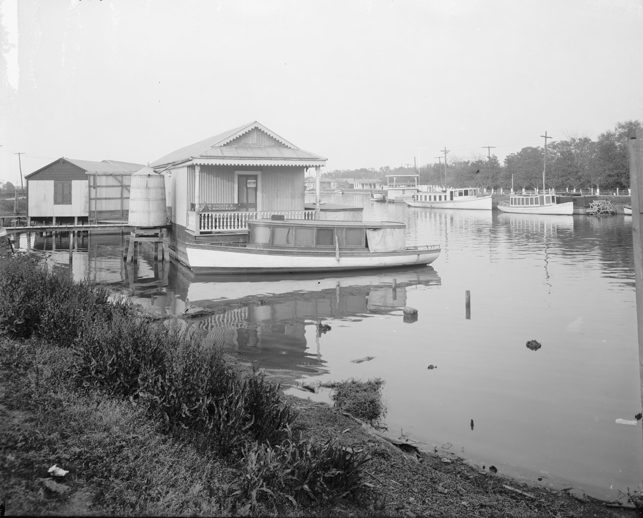 沿巴约圣约翰，新奥尔良，1910年 作者 底特律出版公司