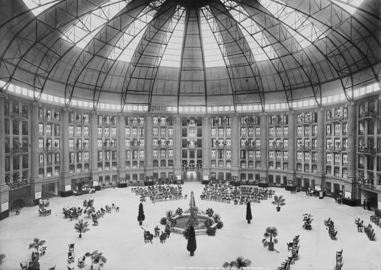 新西巴登温泉酒店的中庭，西巴登斯普林斯，印第安纳州，c.1900-15 作者 底特律出版公司