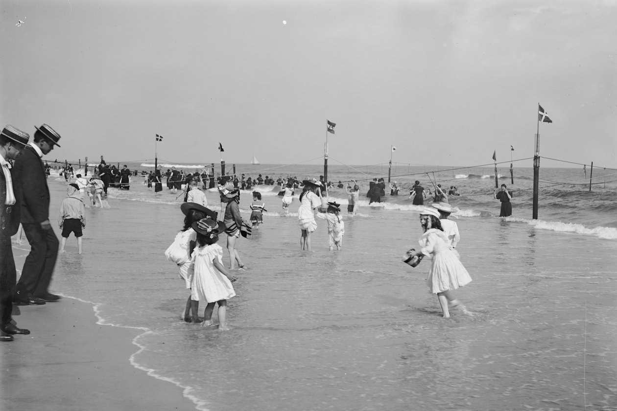 海滩景象，洛克威，纽约，美国，约1905年 作者 底特律出版公司